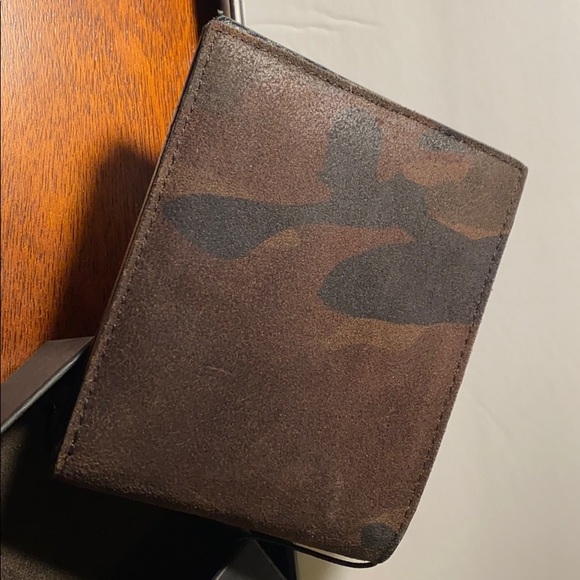 John Varvatos Camo Billfold Bifold Wallet - Picture 6 of 6